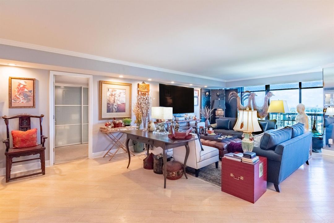 2480 Presidential Way 014