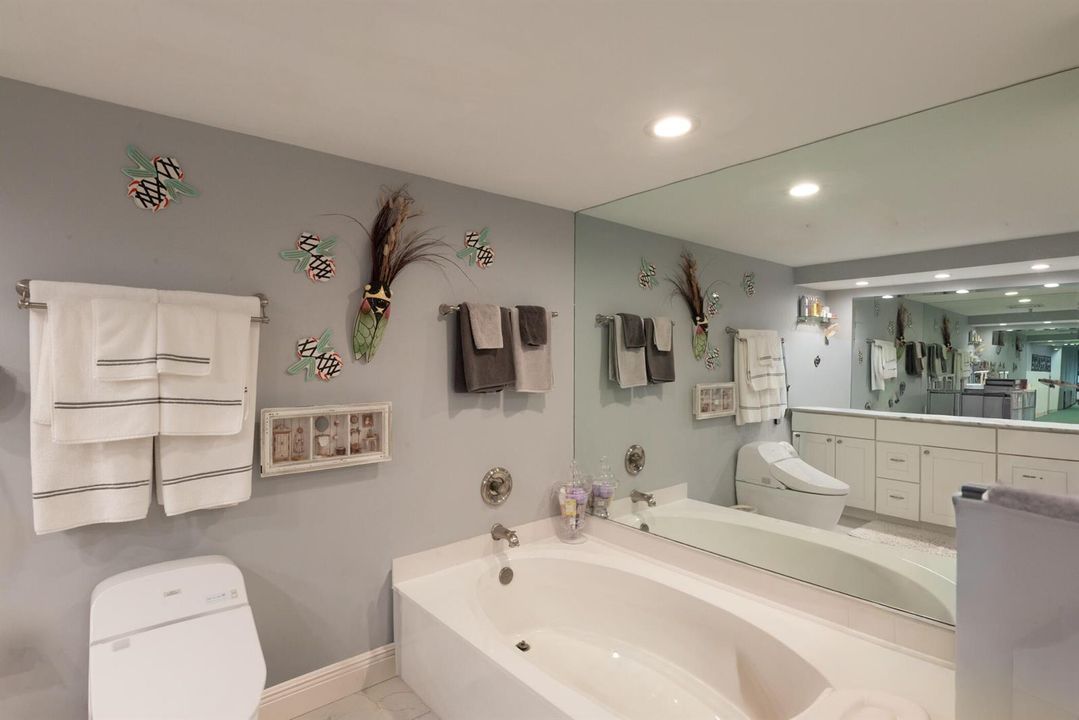 2480 Presidential Way 1804-032