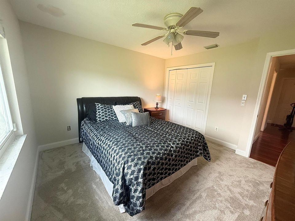3rd bedroom Queen bed