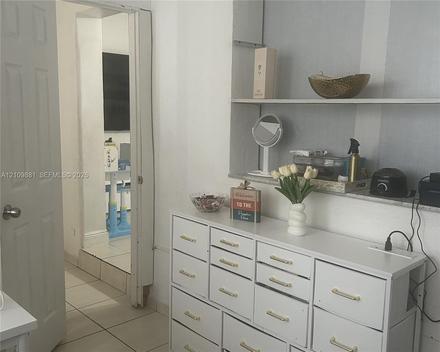 Под контрактом: $2,500 (2 спален, 1 ванн, 0 Квадратных фут)