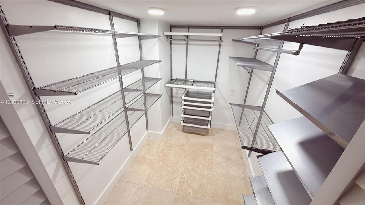 В аренду: $2,700 (1 спален, 1 ванн, 718 Квадратных фут)