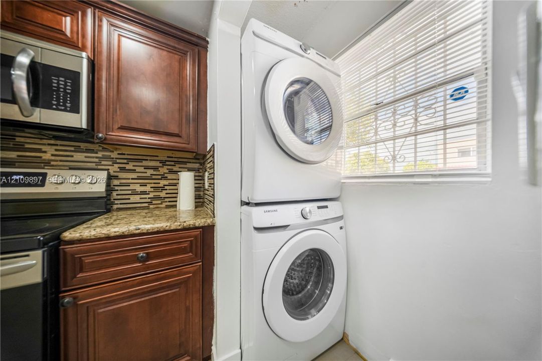 В аренду: $2,200 (2 спален, 1 ванн, 1000 Квадратных фут)