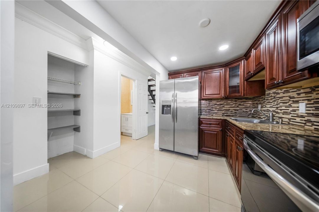 В аренду: $2,200 (2 спален, 1 ванн, 1000 Квадратных фут)