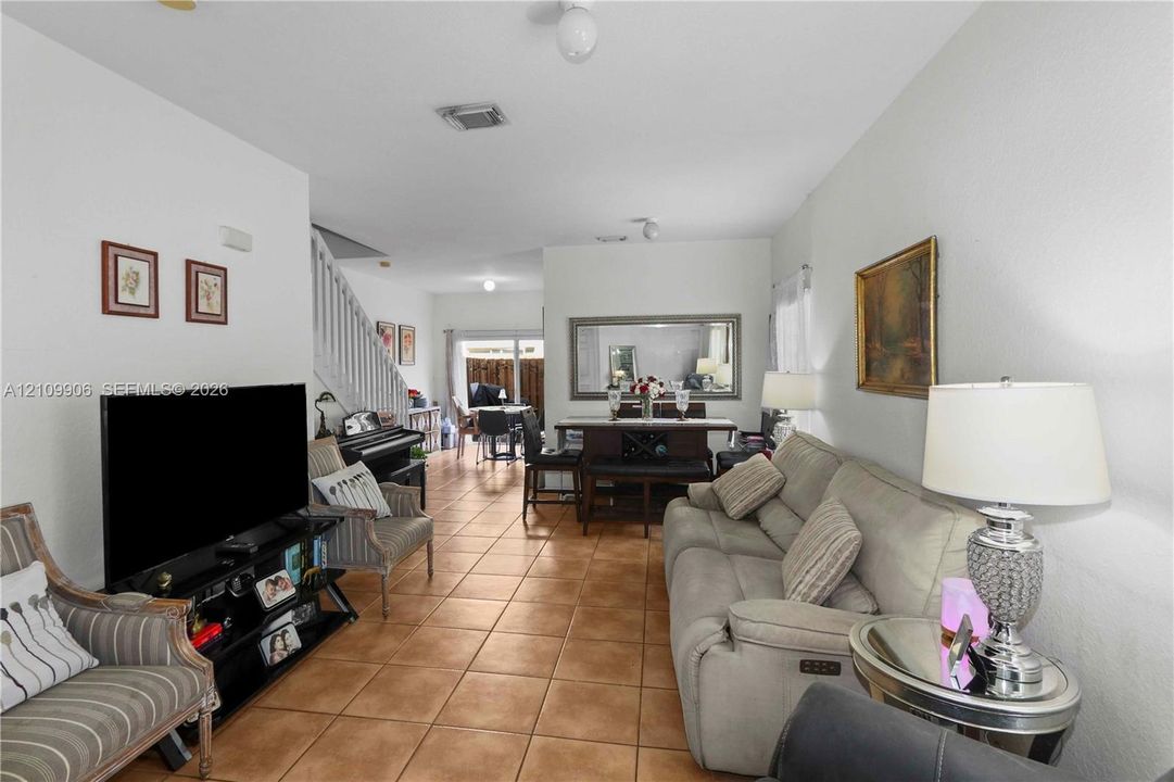 В аренду: $3,400 (4 спален, 3 ванн, 1507 Квадратных фут)