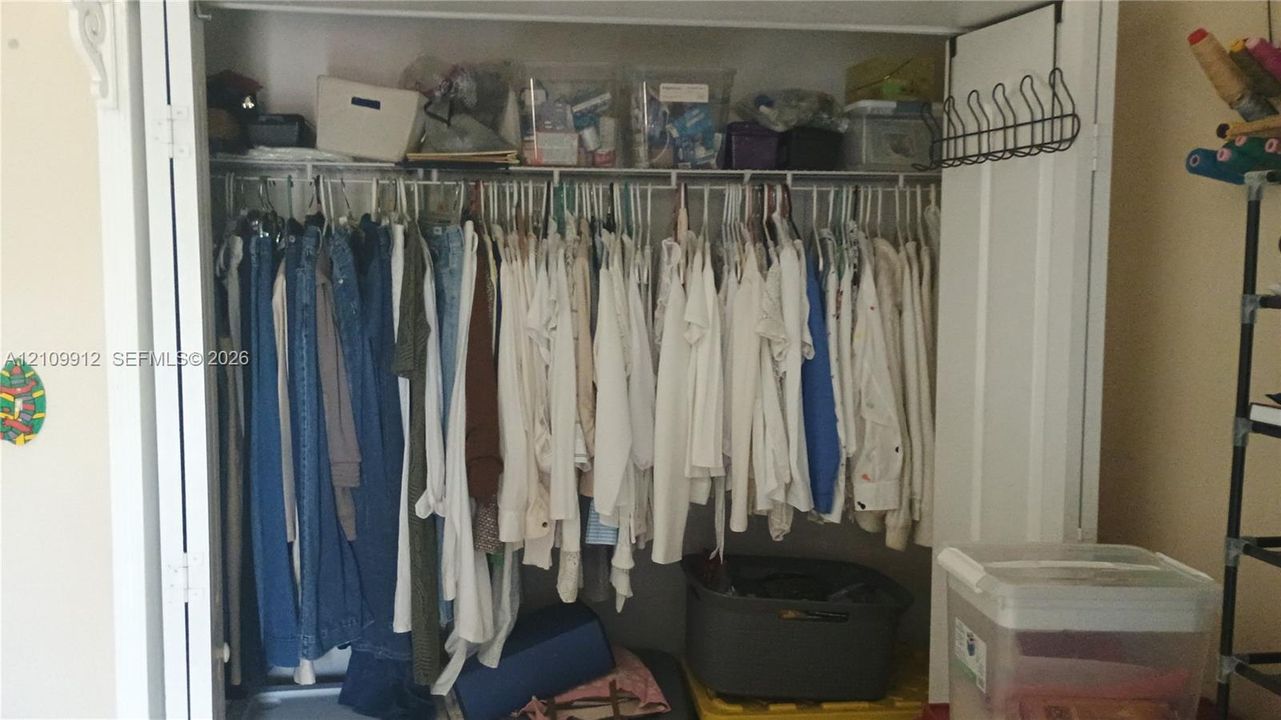 Reach-in closet featuring wire shelving and a hanging rod