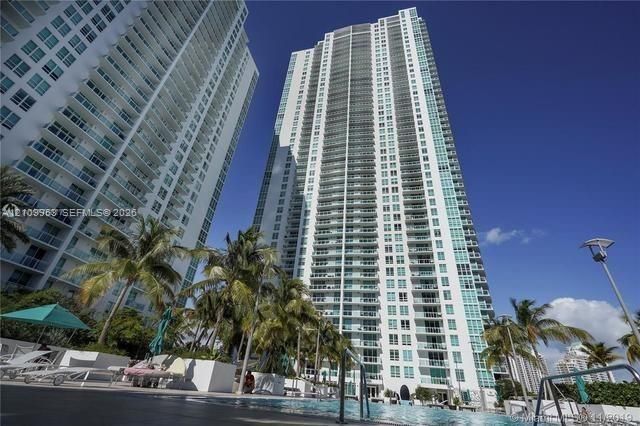 For Sale: $510,000 (1 beds, 1 baths, 704 Square Feet)