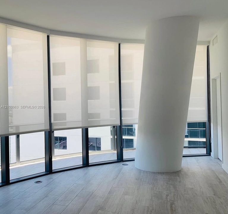 For Sale: $510,000 (1 beds, 1 baths, 704 Square Feet)
