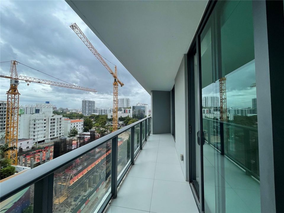 For Sale: $475,000 (1 beds, 1 baths, 746 Square Feet)
