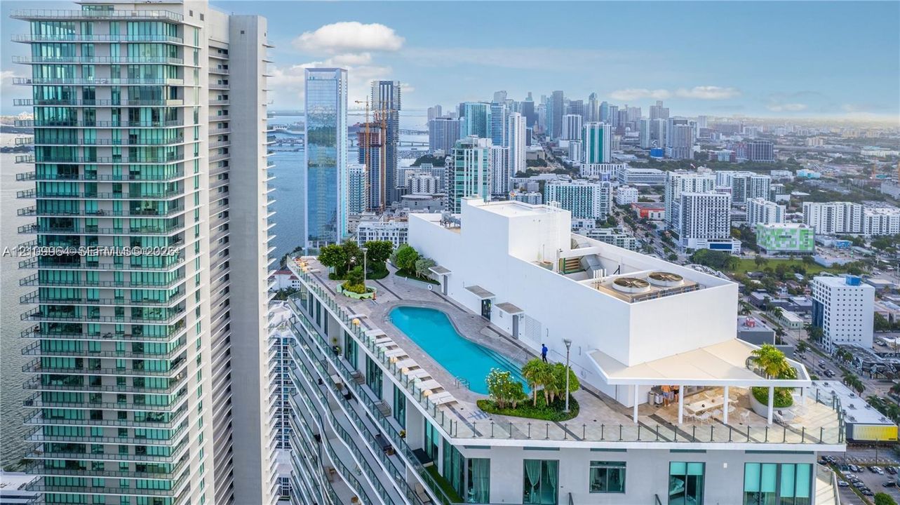 For Sale: $475,000 (1 beds, 1 baths, 746 Square Feet)