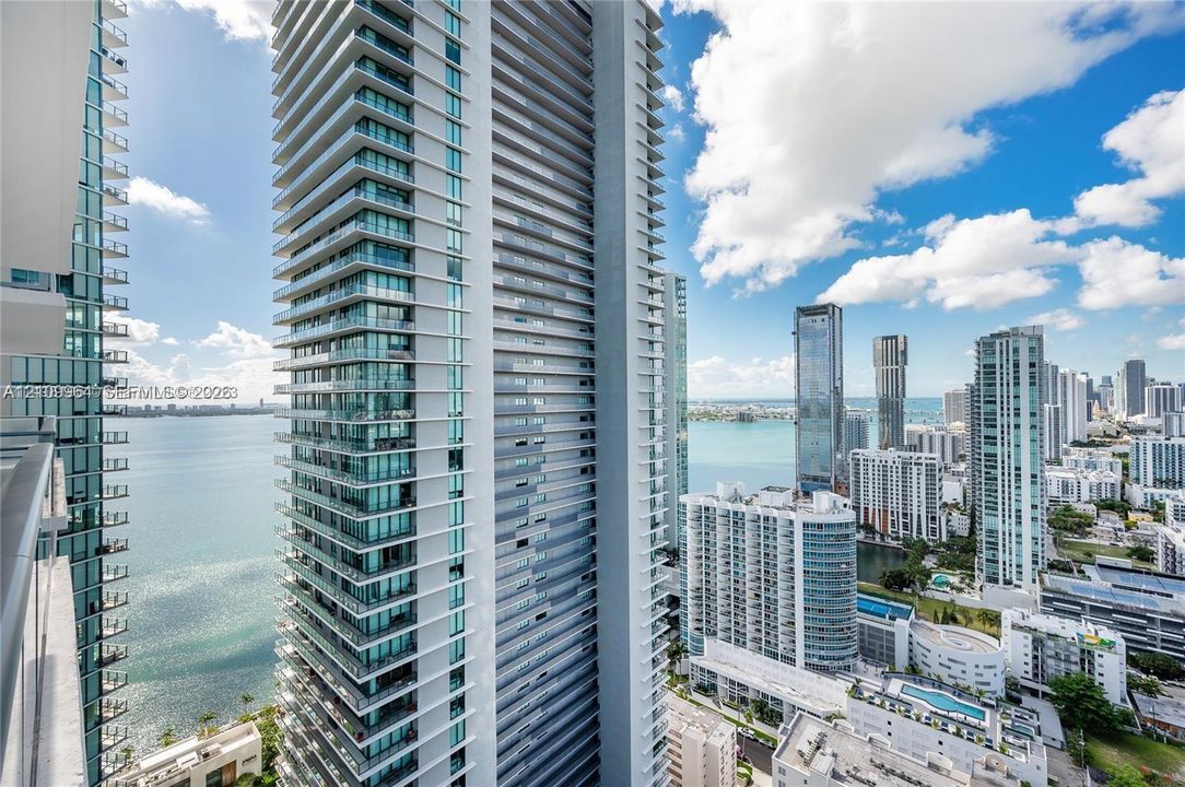 For Sale: $475,000 (1 beds, 1 baths, 746 Square Feet)