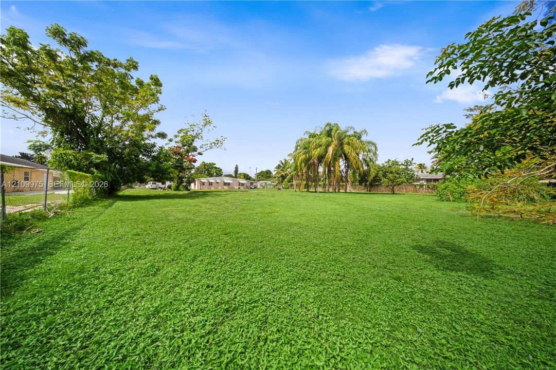 For Sale: $1,600,000 (0.10 acres)