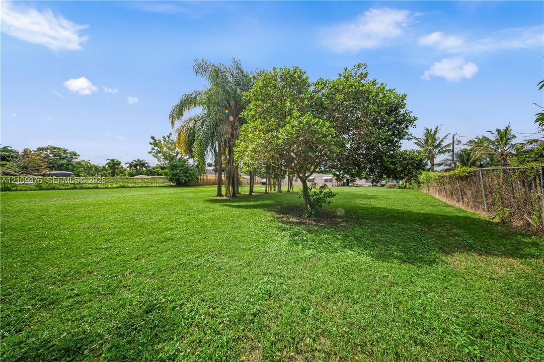 For Sale: $1,600,000 (0.10 acres)