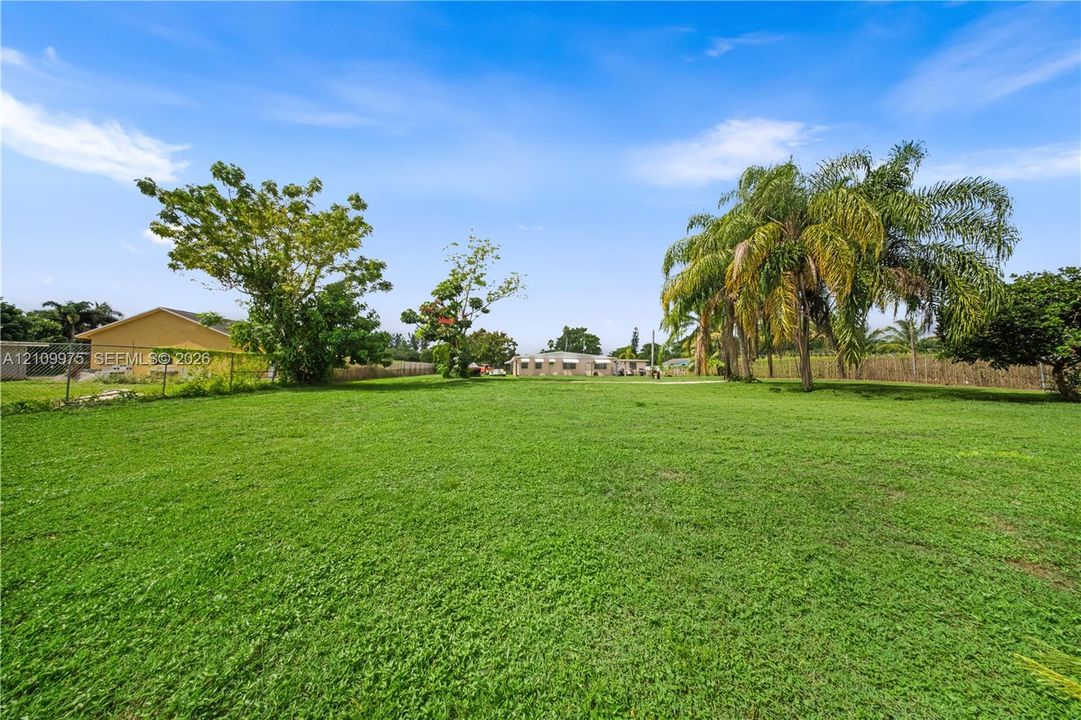 For Sale: $1,600,000 (0.10 acres)