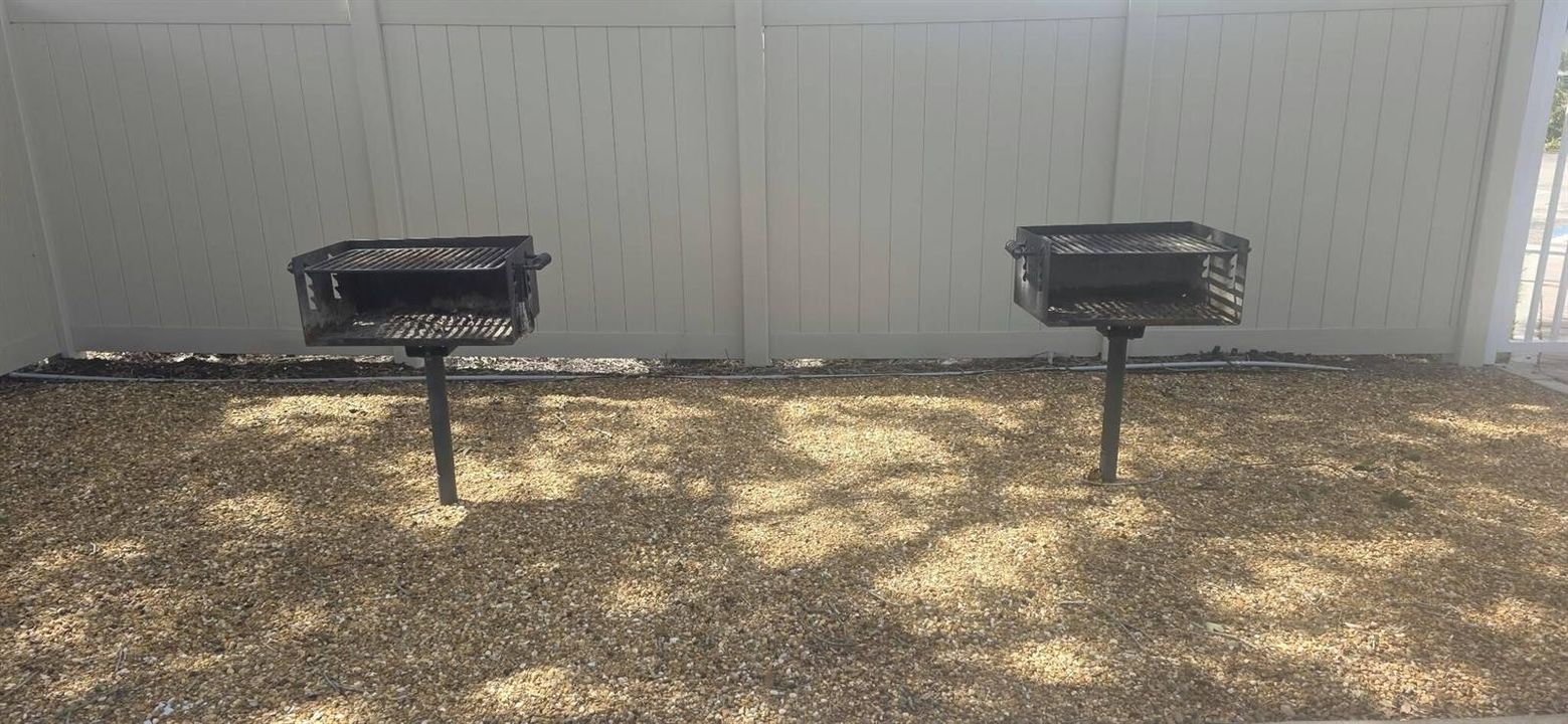 Grilling Area - Pool