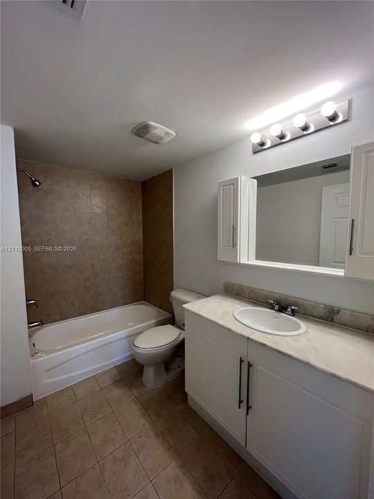 For Sale: $315,000 (1 beds, 1 baths, 734 Square Feet)