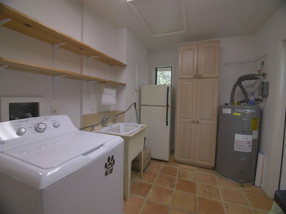 Entry Laundry room from Garage Walkway