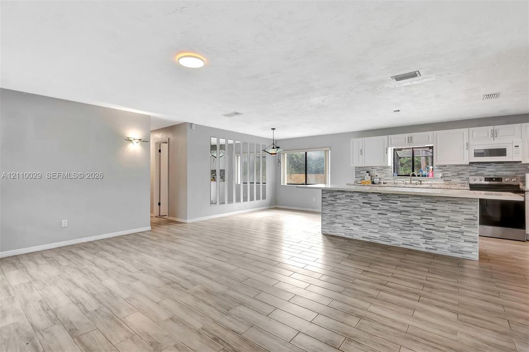 В аренду: $2,600 (3 спален, 2 ванн, 1418 Квадратных фут)