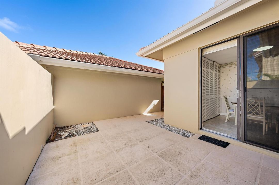 275 Old Meadow Way-19