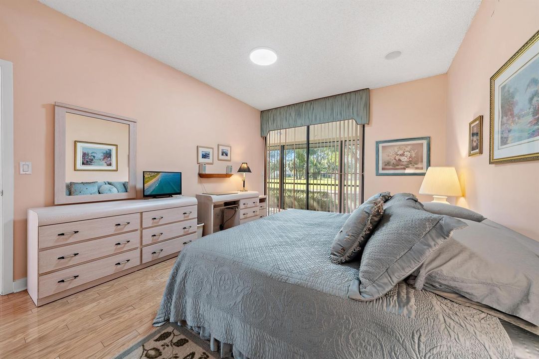 275 Old Meadow Way-13