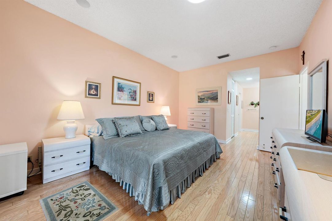 275 Old Meadow Way-14