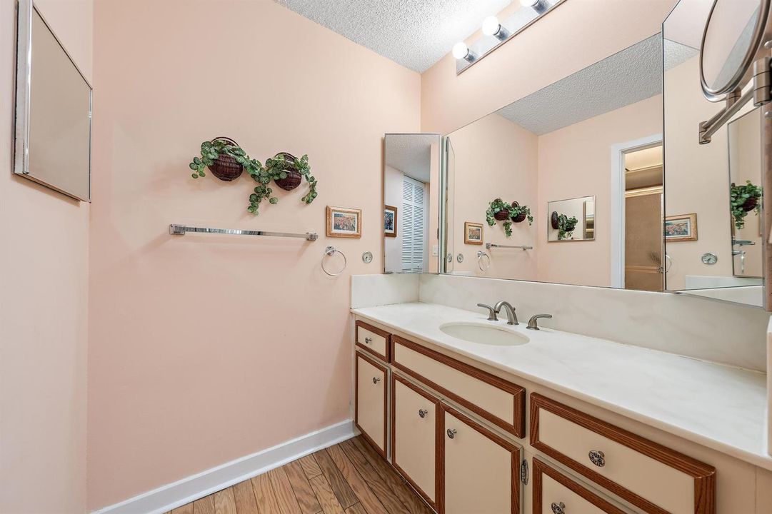 275 Old Meadow Way-15