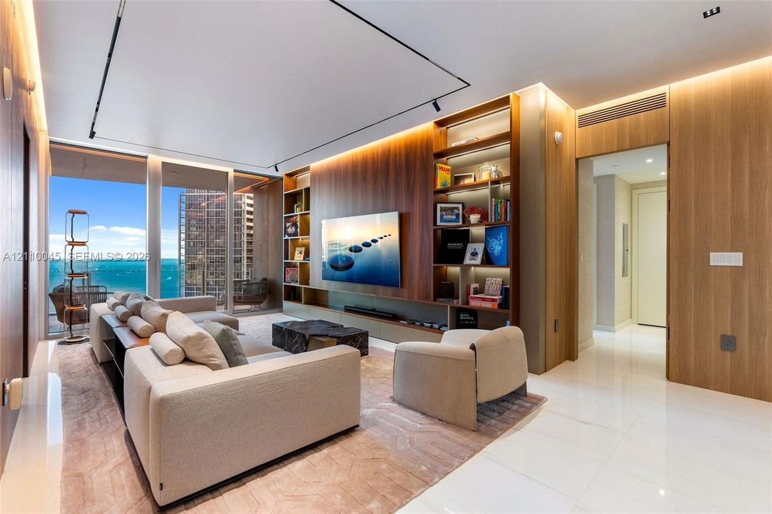 For Sale: $2,999,000 (2 beds, 3 baths, 1699 Square Feet)