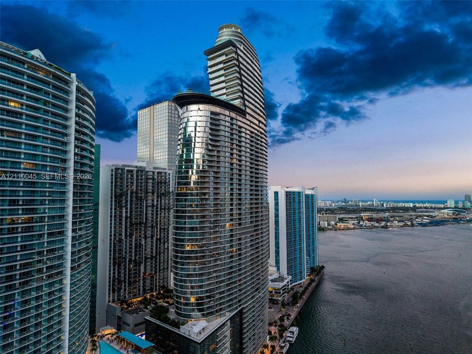 For Sale: $2,999,000 (2 beds, 3 baths, 1699 Square Feet)