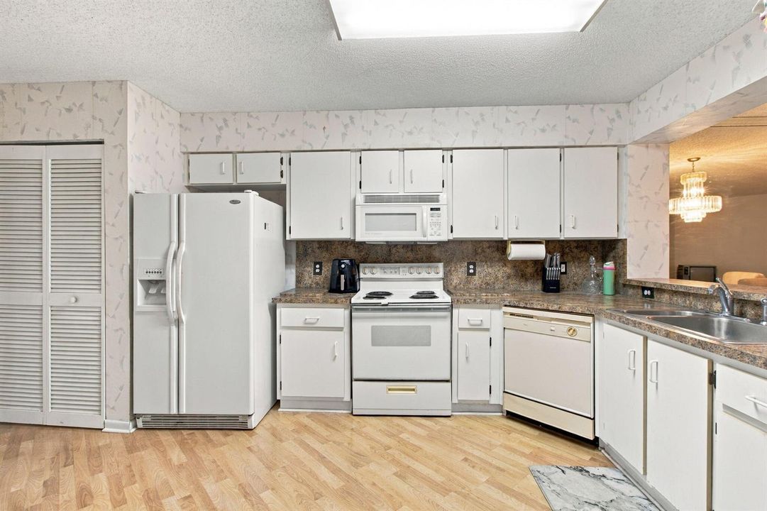 13-web-or-mls-7605-trent-dr-103b