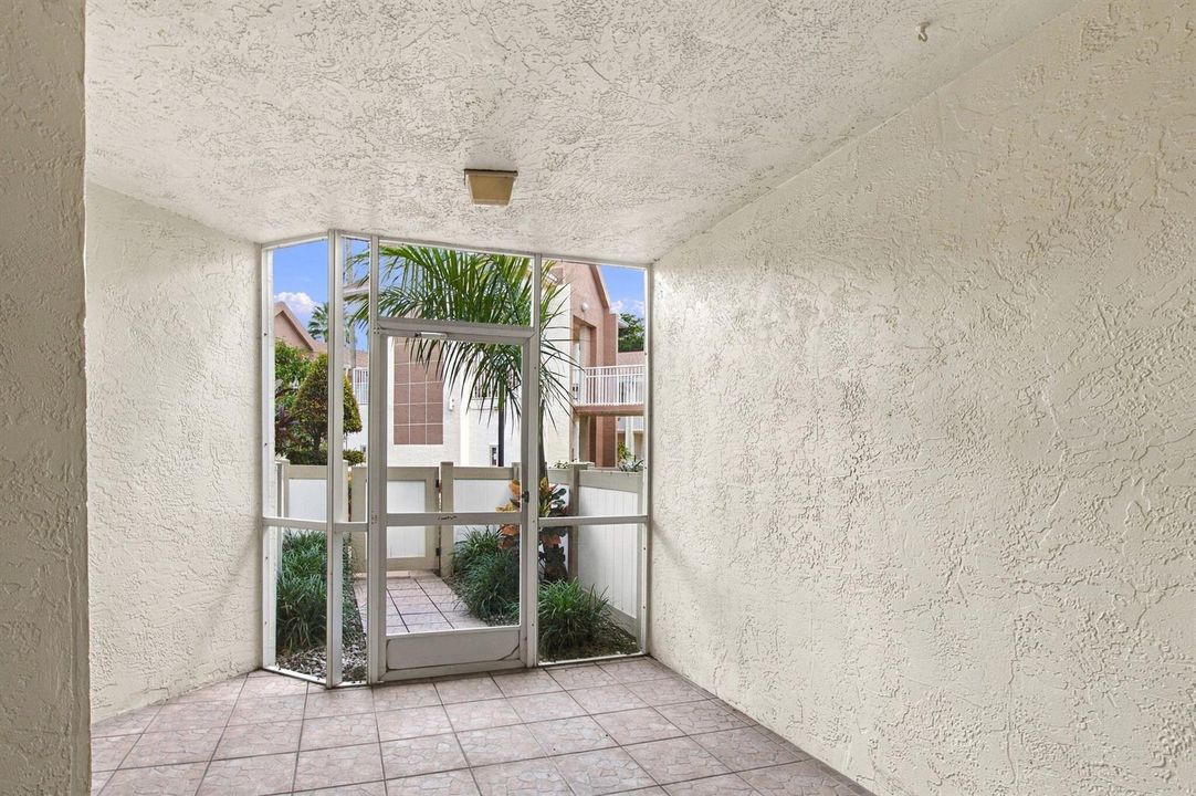9-web-or-mls-7605-trent-dr-103b