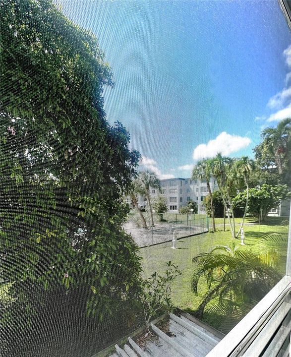 For Sale: $175,000 (1 beds, 1 baths, 952 Square Feet)