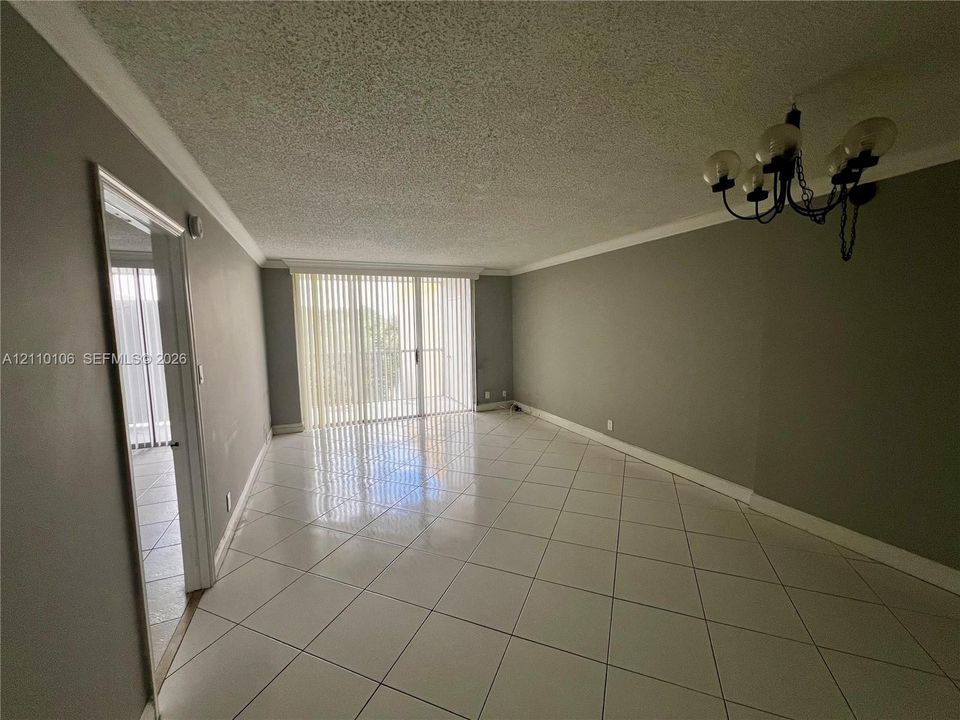 For Rent: $1,550 (1 beds, 1 baths, 721 Square Feet)
