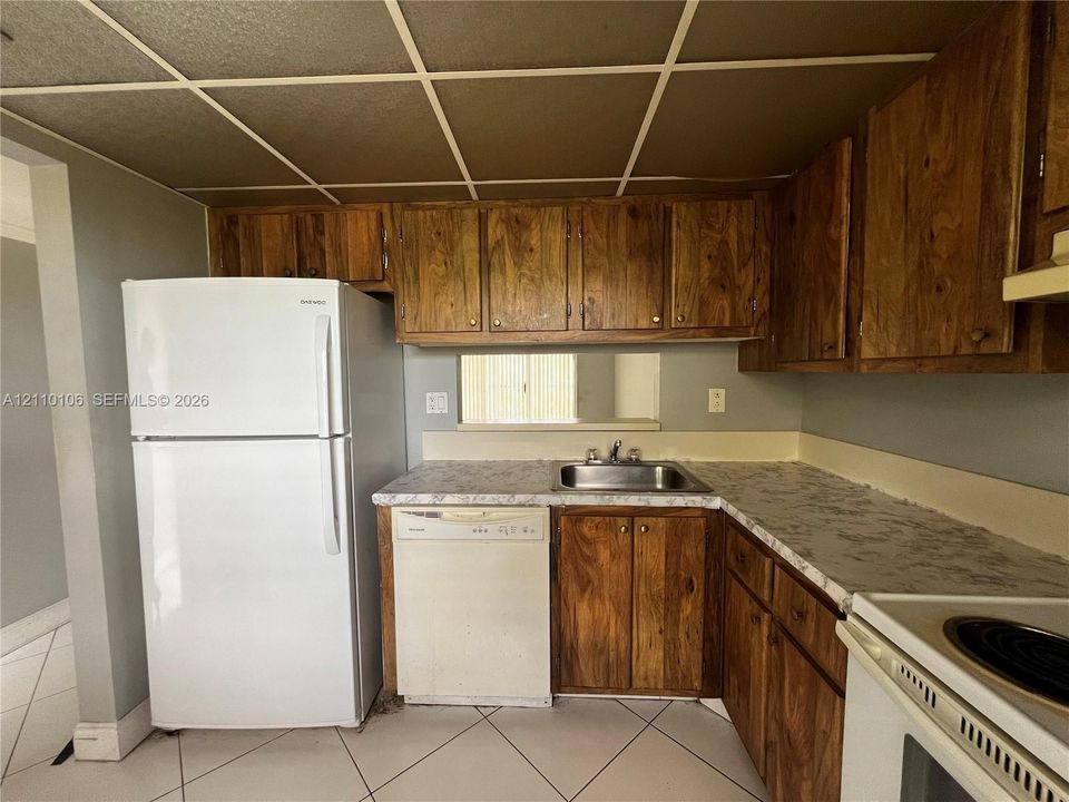 For Rent: $1,550 (1 beds, 1 baths, 721 Square Feet)