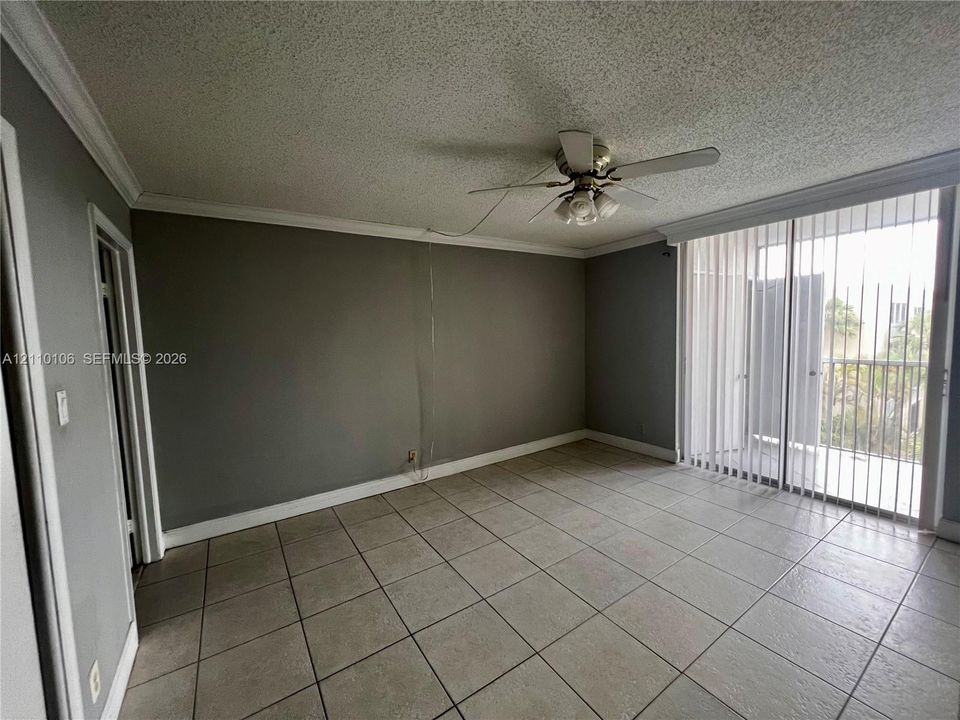 For Rent: $1,550 (1 beds, 1 baths, 721 Square Feet)