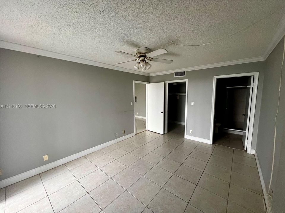 For Rent: $1,550 (1 beds, 1 baths, 721 Square Feet)