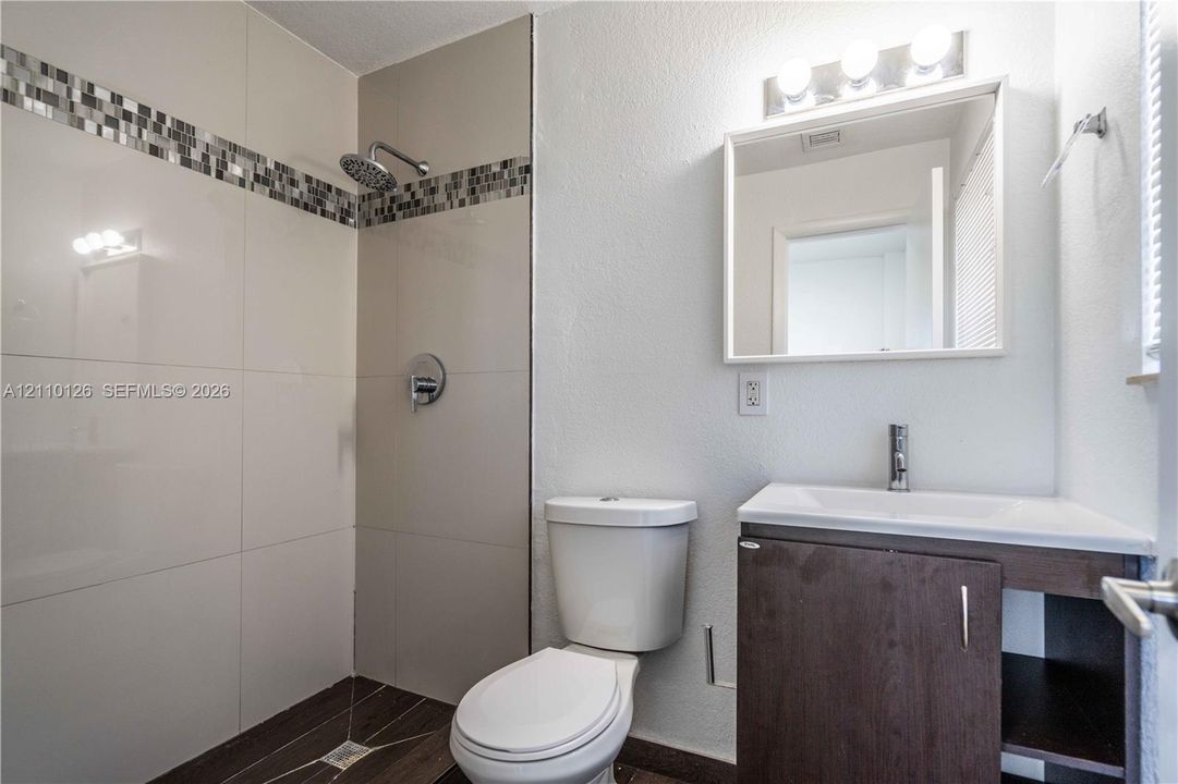 В аренду: $2,300 (1 спален, 1 ванн, 800 Квадратных фут)