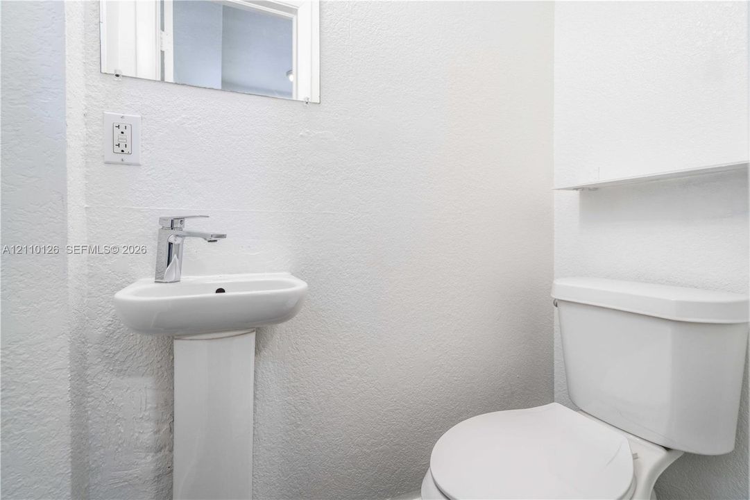 В аренду: $2,300 (1 спален, 1 ванн, 800 Квадратных фут)