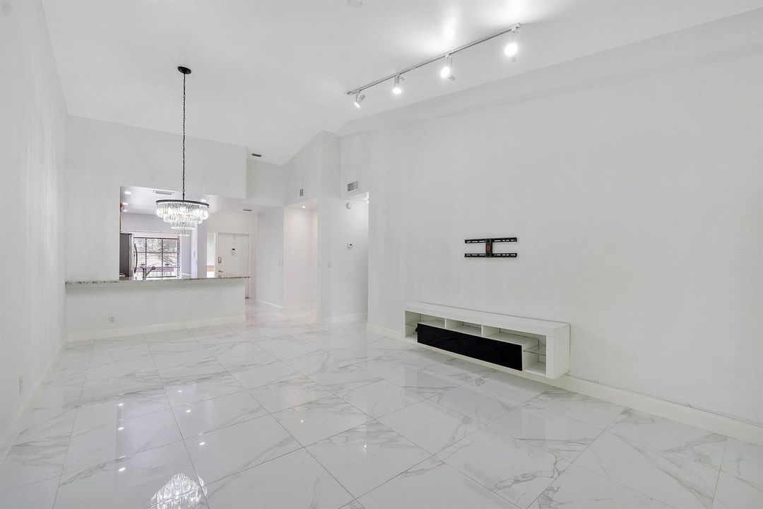 1913 Sw 15th St unit 24_015