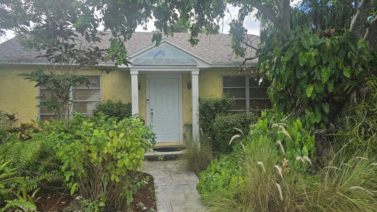 209 Exterior photo phone captured