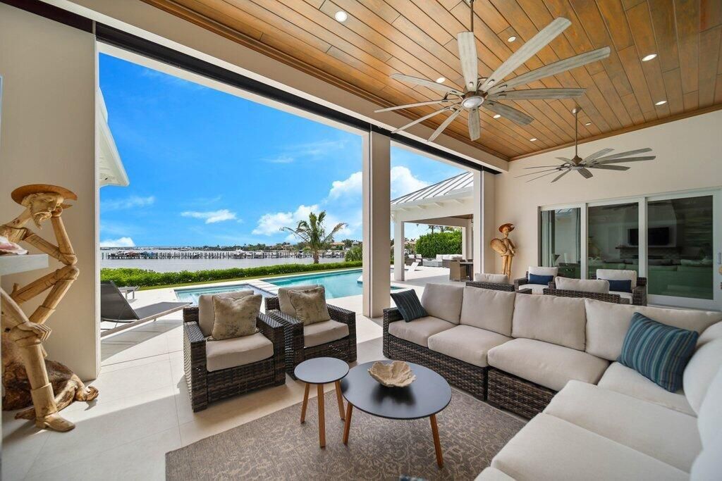 outdoorliving3.jpg-SMALL