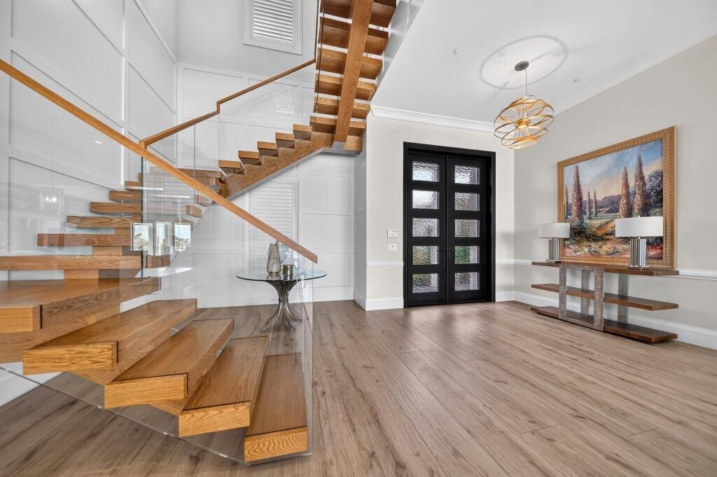 foyer1.jpg-SMALL