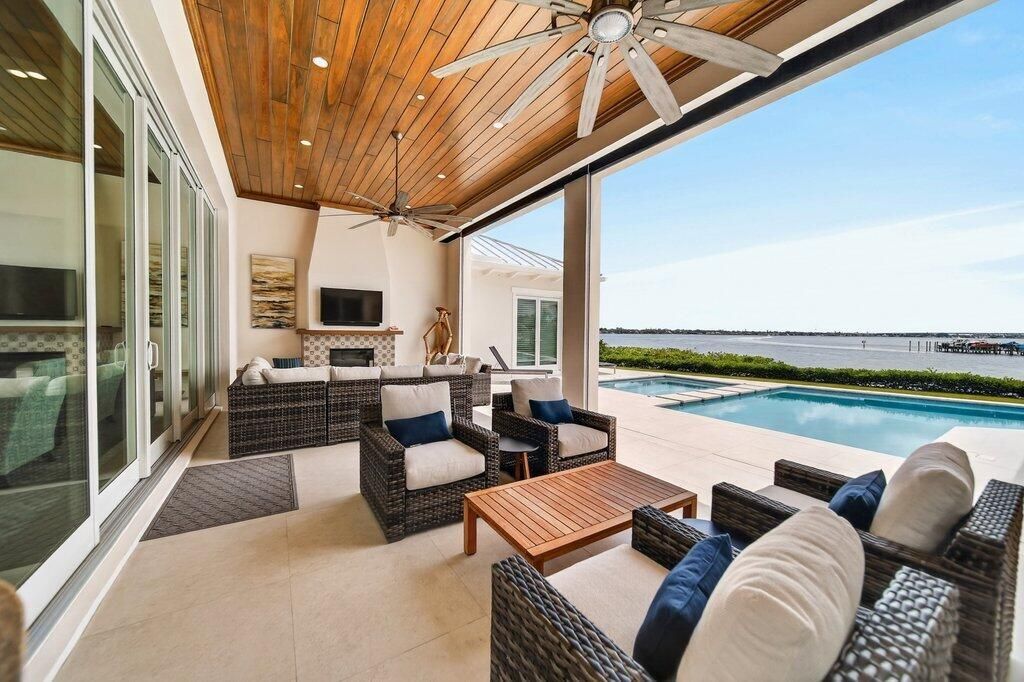outdoorliving1.jpg-SMALL