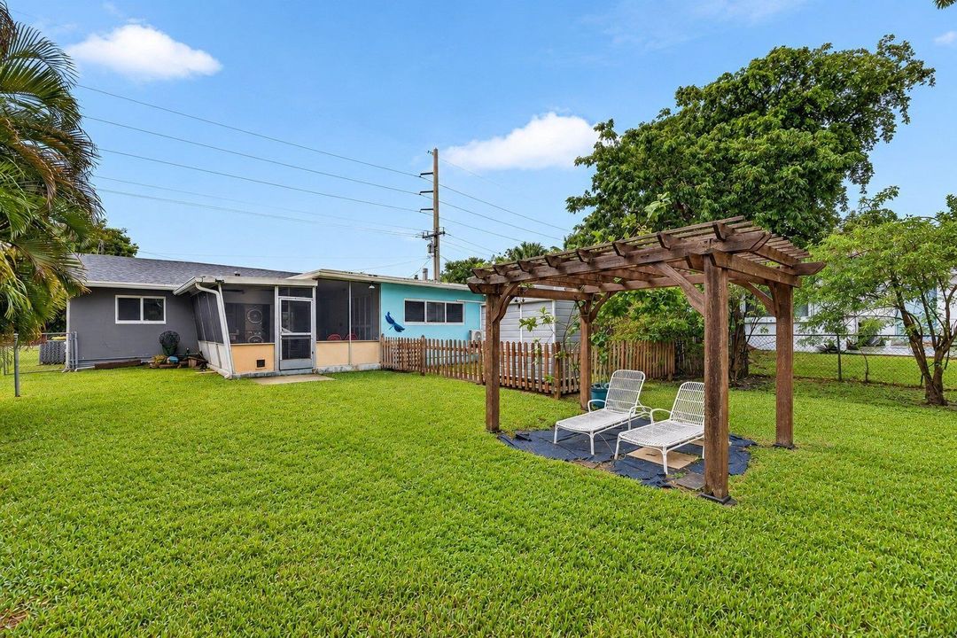 30-web-or-mls-Backyard 1