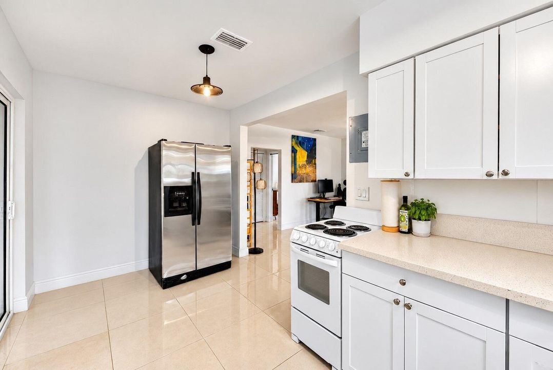 13-web-or-mls-Kitchen 2