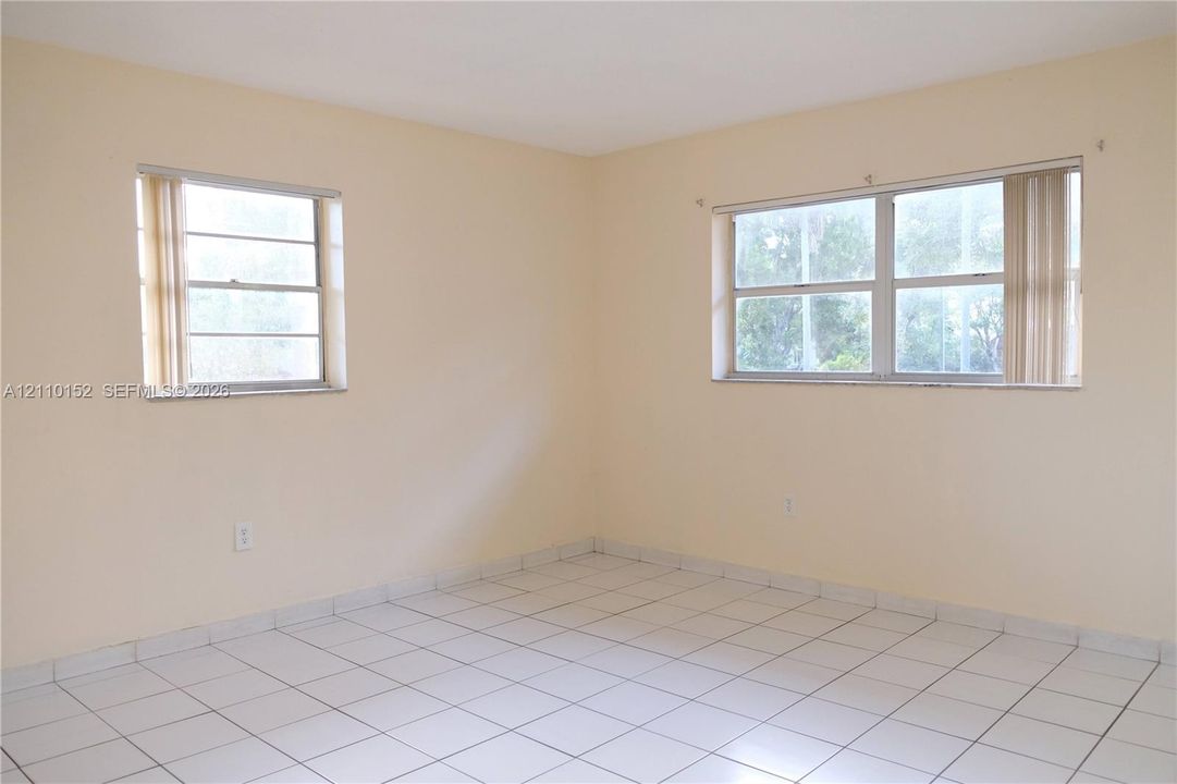 For Sale: $300,000 (2 beds, 2 baths, 1050 Square Feet)