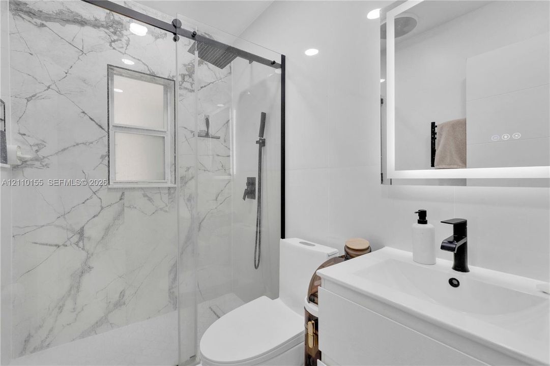 En Venta: $725,000 (4 camas, 3 baños, 1568 Pies cuadrados)