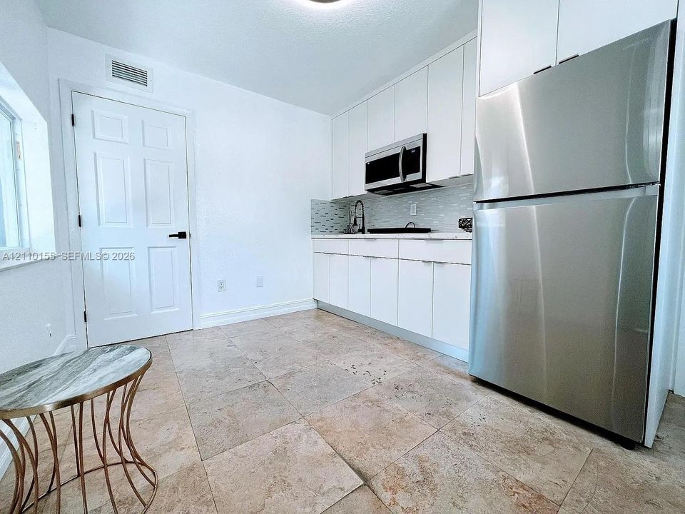 En Venta: $725,000 (4 camas, 3 baños, 1568 Pies cuadrados)