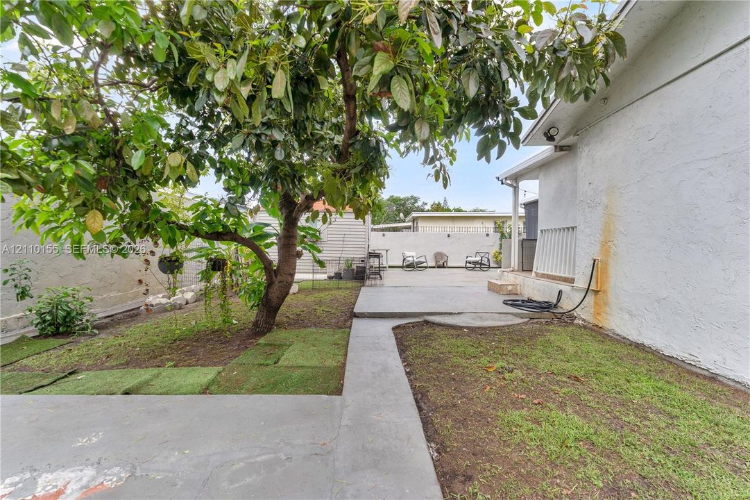 En Venta: $725,000 (4 camas, 3 baños, 1568 Pies cuadrados)