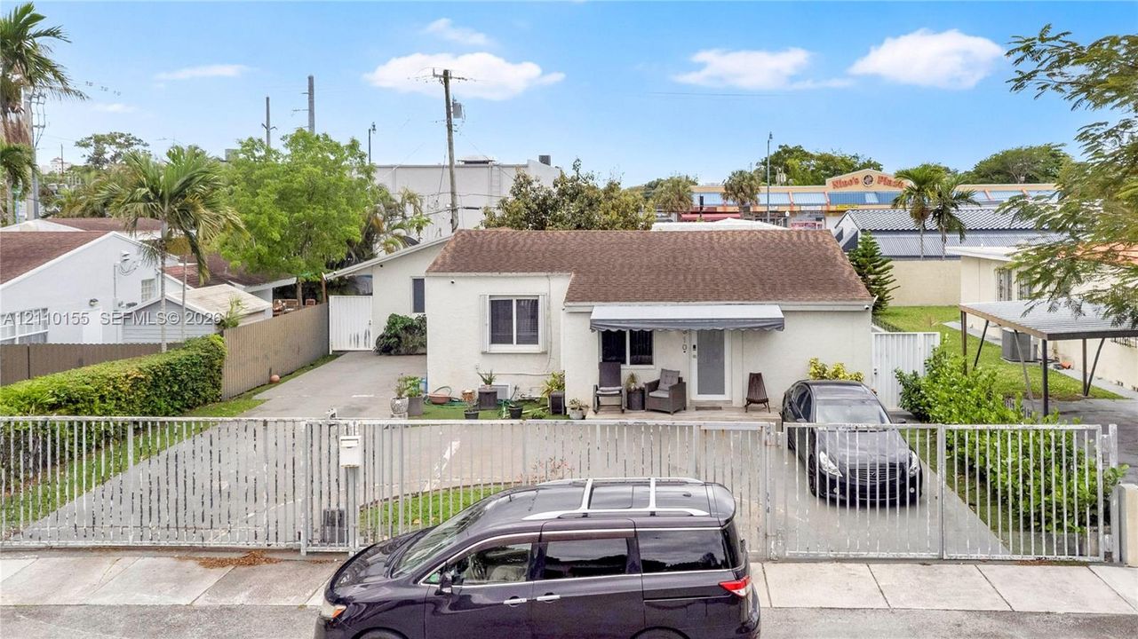 En Venta: $725,000 (4 camas, 3 baños, 1568 Pies cuadrados)