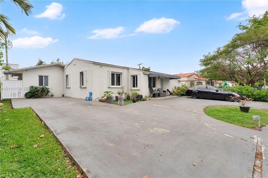 En Venta: $725,000 (4 camas, 3 baños, 1568 Pies cuadrados)