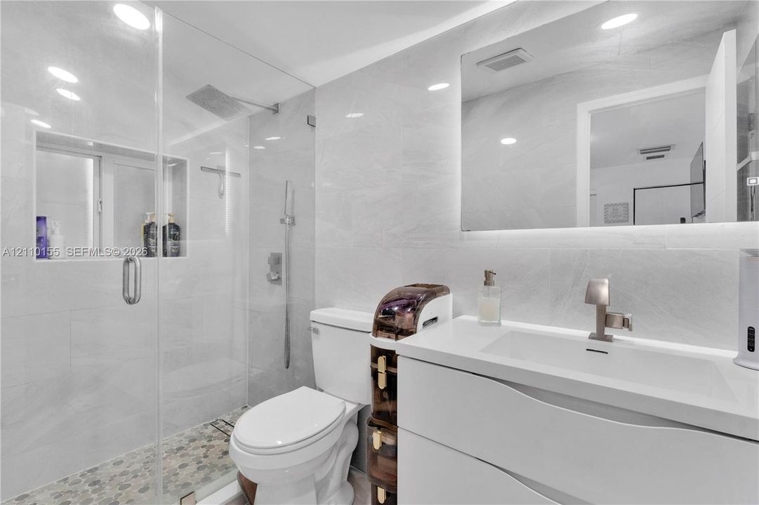En Venta: $725,000 (4 camas, 3 baños, 1568 Pies cuadrados)
